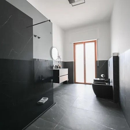 Newhouse Cavour Deluxe Gasthof Bari
