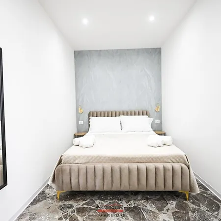 Newhouse Cavour Deluxe Pensión