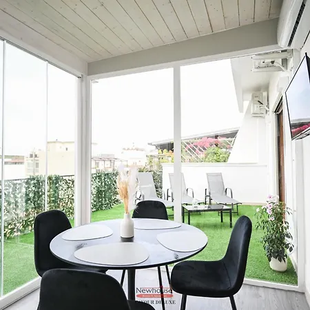 Pensión Newhouse Cavour Deluxe 3*